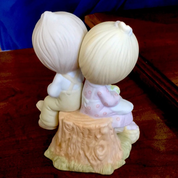 “Love One Another” Ceramic Statue. - Picture 2 of 3